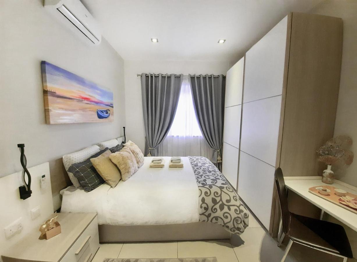 Cozy Rooms - Great Bus Connections - Free Parking موستا المظهر الخارجي الصورة