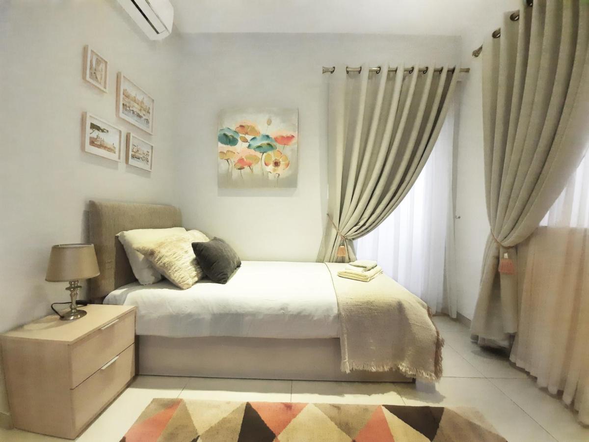 Cozy Rooms - Great Bus Connections - Free Parking موستا المظهر الخارجي الصورة