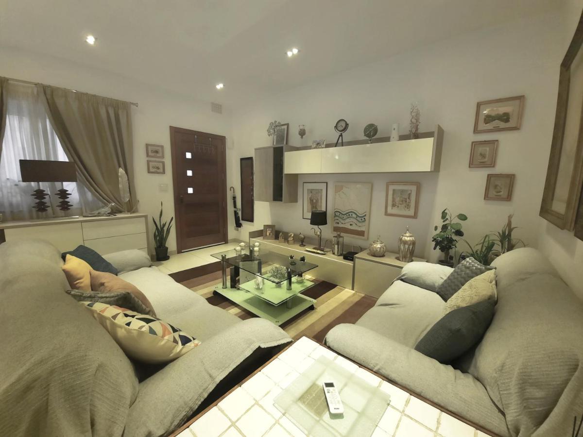 Cozy Rooms - Great Bus Connections - Free Parking موستا المظهر الخارجي الصورة